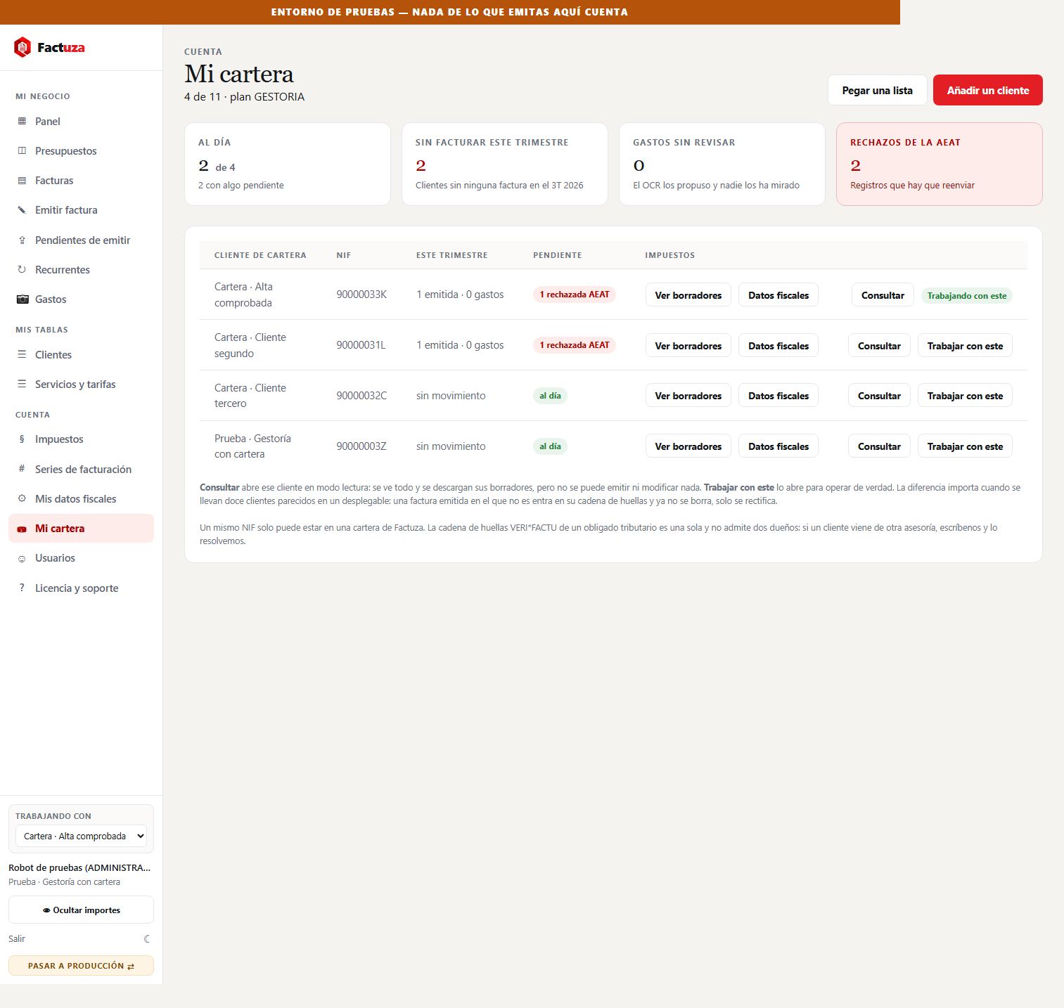 Pantalla «Mi cartera» de Factuza con tres clientes, su NIF y los botones de ver borradores, datos fiscales, consultar y trabajar con este.